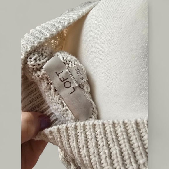 LOFT Cream V-Neck Cable Knit Sweater - Picture 4 of 4